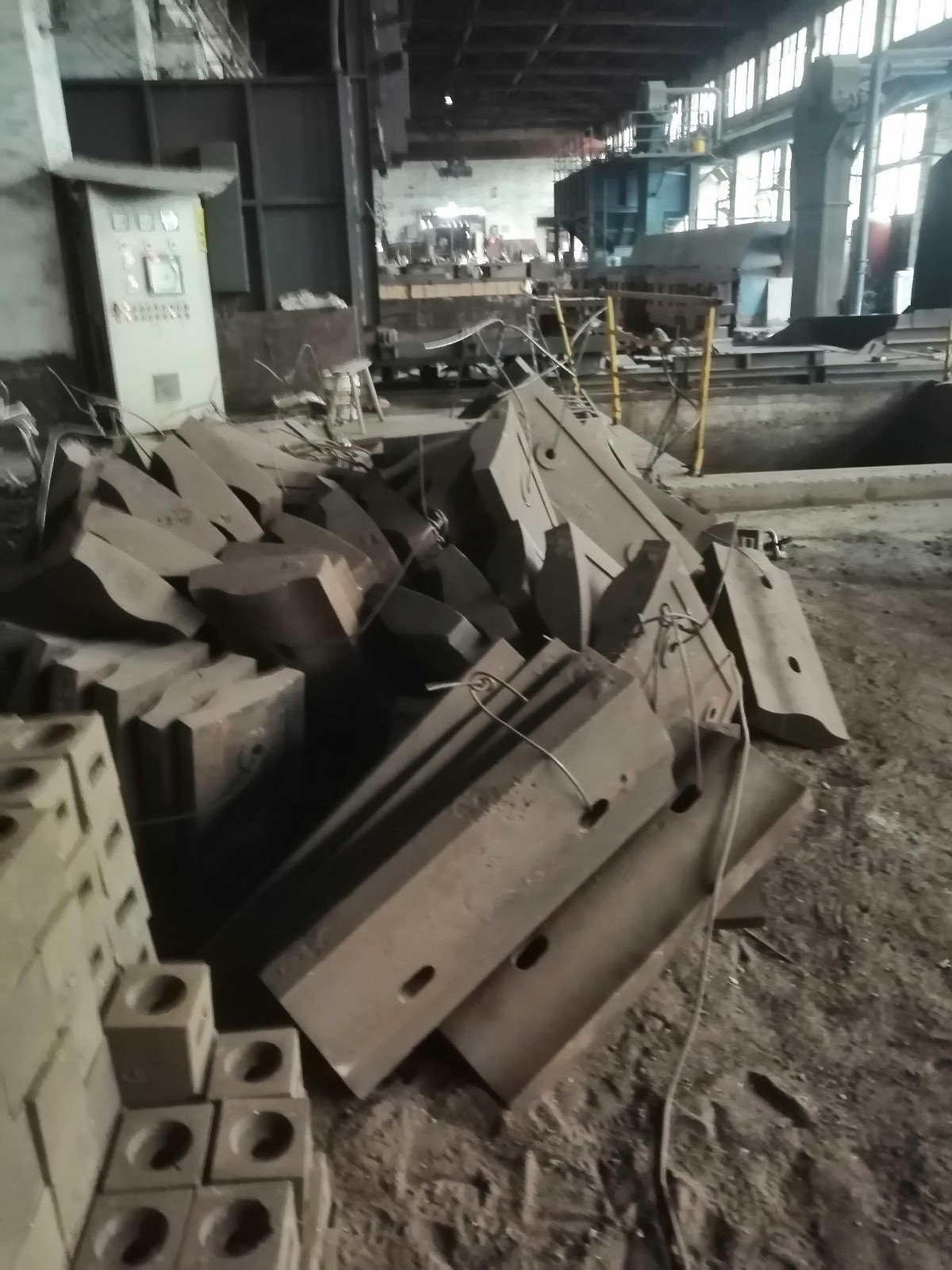 破碎機(jī)配件護(hù)板襯板肘板