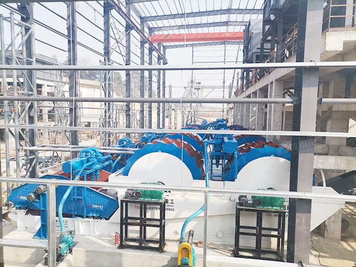 輪斗洗沙機(jī)設(shè)備型號 洗砂篩洗一體機(jī)清洗現(xiàn)場