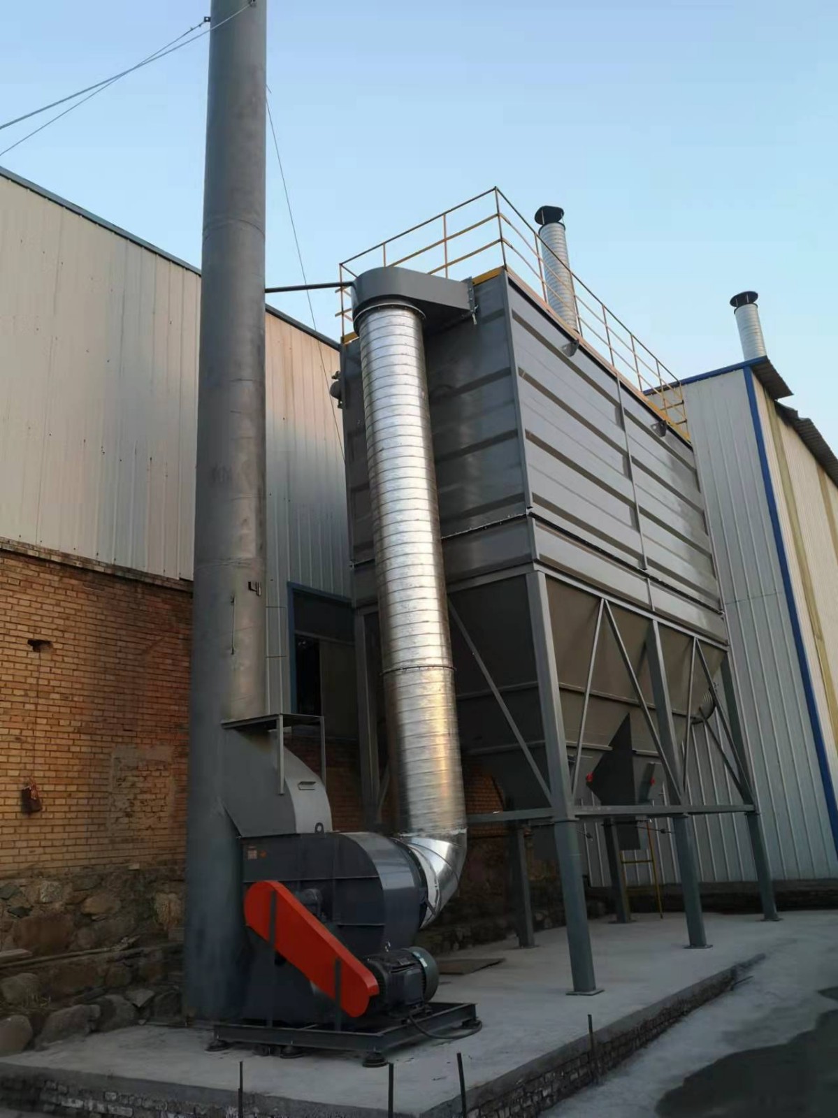 涌金塘環(huán)保破碎機脈沖布袋除塵器產品圖片