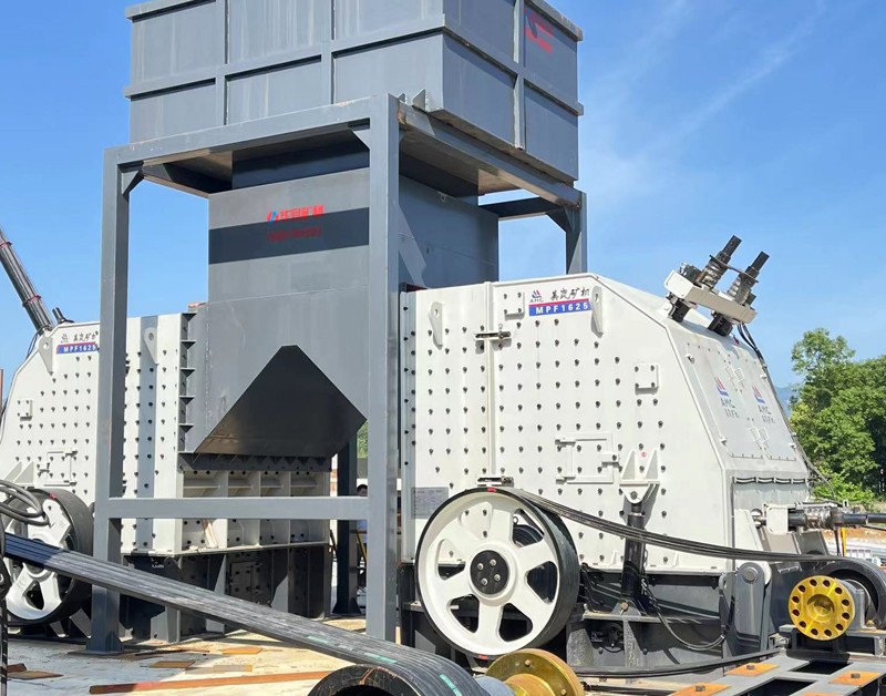 MPF系列反擊式破碎機(jī)，反擊式碎石機(jī)產(chǎn)品圖片