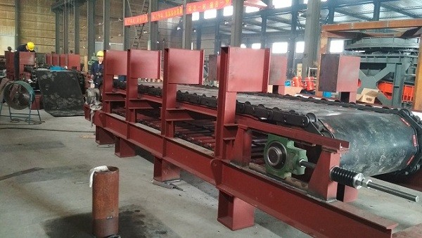 新型板式給料機(jī)用途_給齒輥式破碎機(jī)喂料