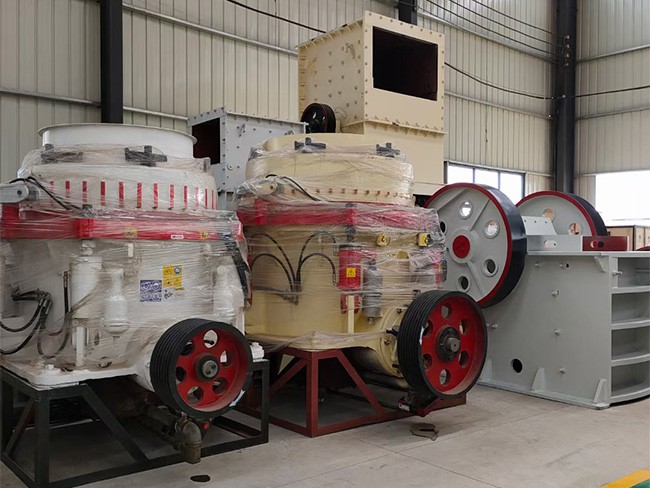 云南諾創(chuàng)機械多缸液壓圓錐破碎機