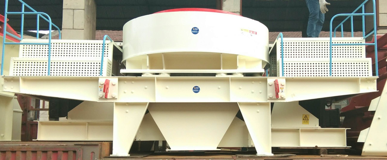 高效制砂設(shè)備沖擊式制砂機(jī)