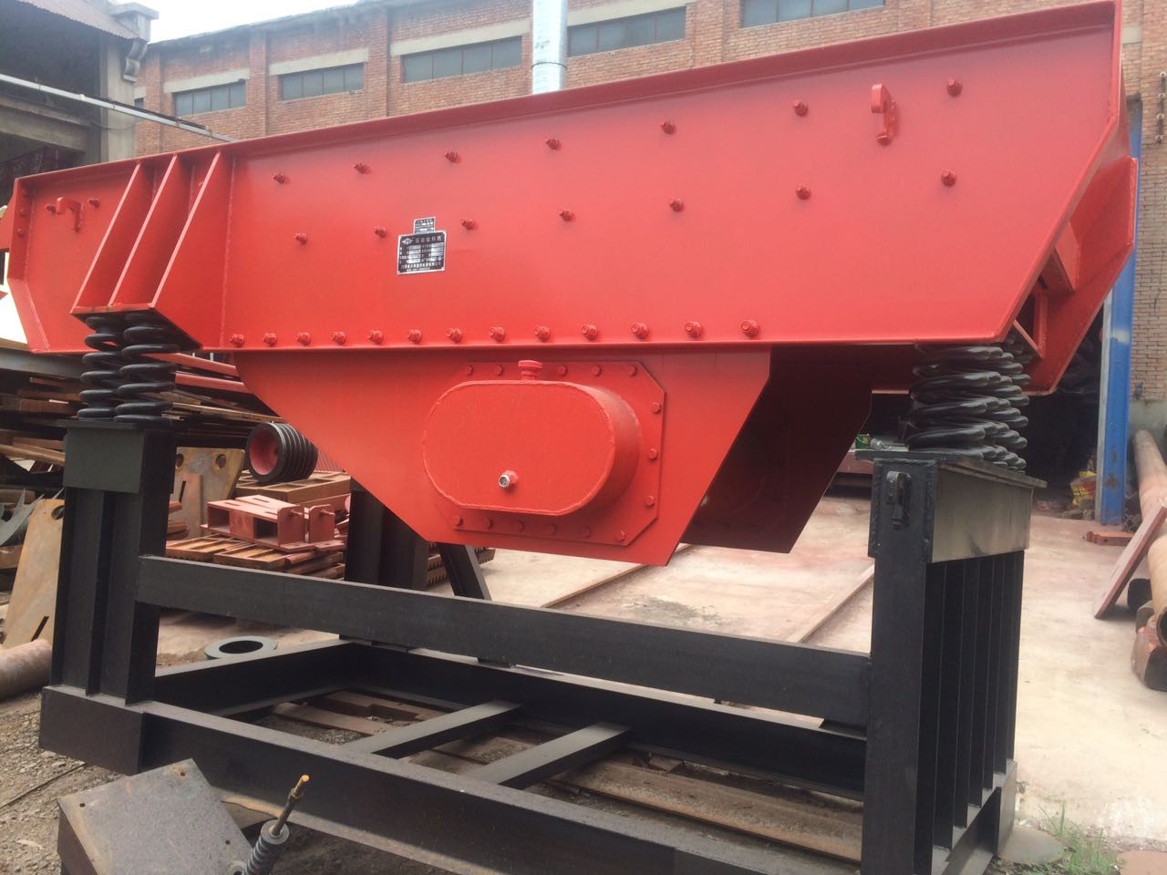 砂石生產(chǎn)線(xiàn)振動(dòng)給料機(jī)