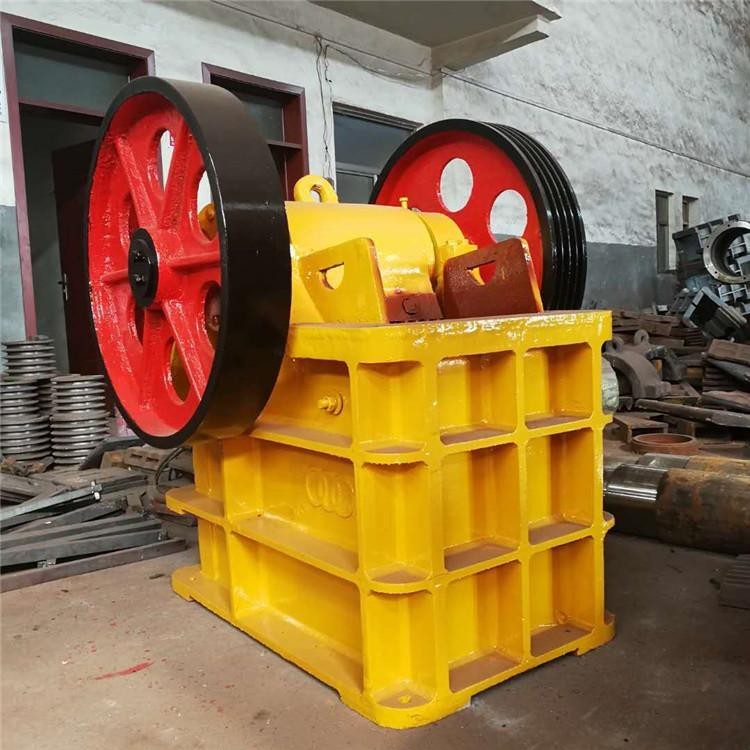 大型移動鄂式破碎機(jī)鵝卵石混凝土粗細(xì)花崗巖青石建筑垃圾鄂破機(jī)械