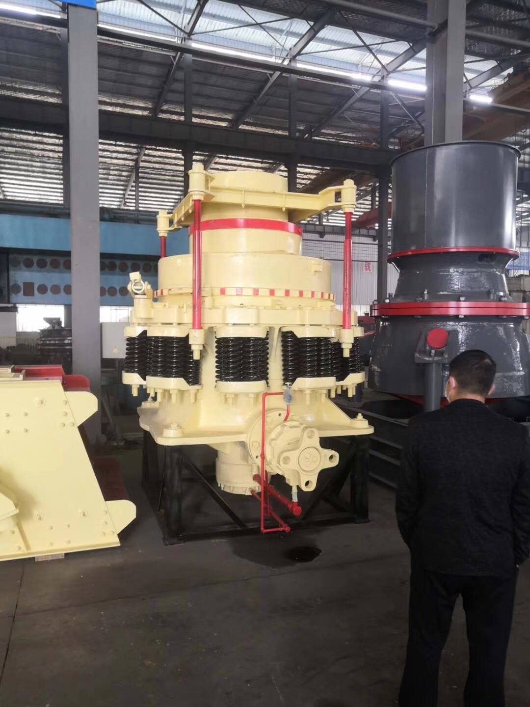 供應(yīng)圓錐式破碎機圓錐石料碎石機廠家