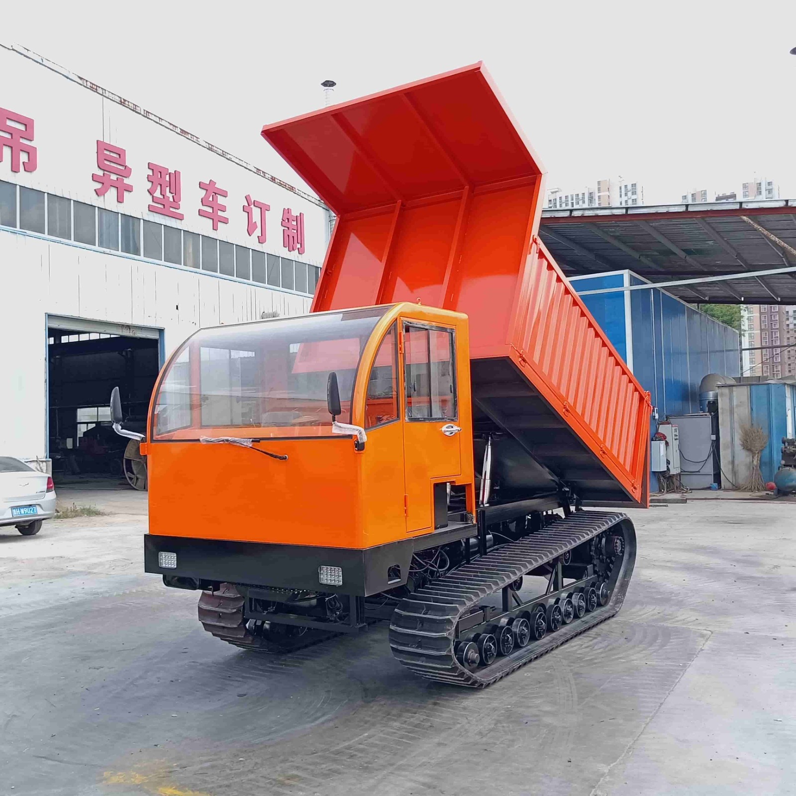 山地履帶運(yùn)輸車農(nóng)用四不像小型爬山虎柴油拖拉機(jī)爬坡運(yùn)載車產(chǎn)品圖片