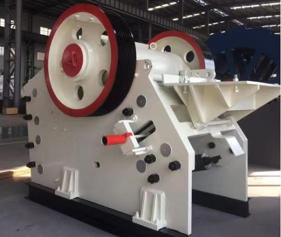 750×1060歐版顎式破碎機(jī)   花崗巖破碎機(jī)