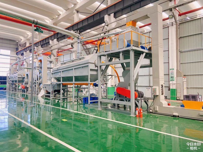 廢舊鋰電池破碎回收設(shè)備，鋰電池拆解分離設(shè)備產(chǎn)品圖片