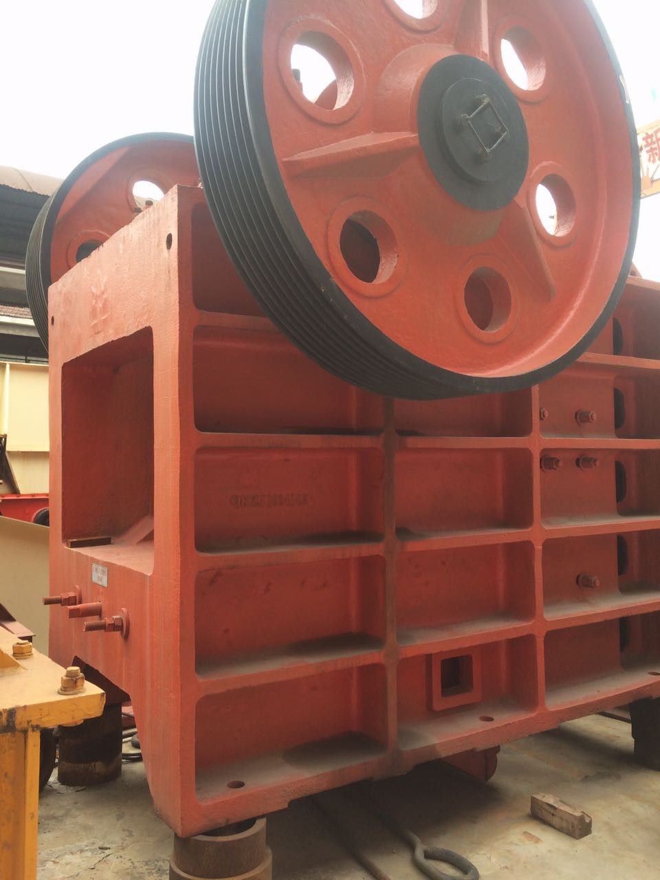 各種硬巖初級破碎設(shè)備大型顎式破碎機(jī)  機(jī)殼可拆解  可粗碎  可細(xì)碎
