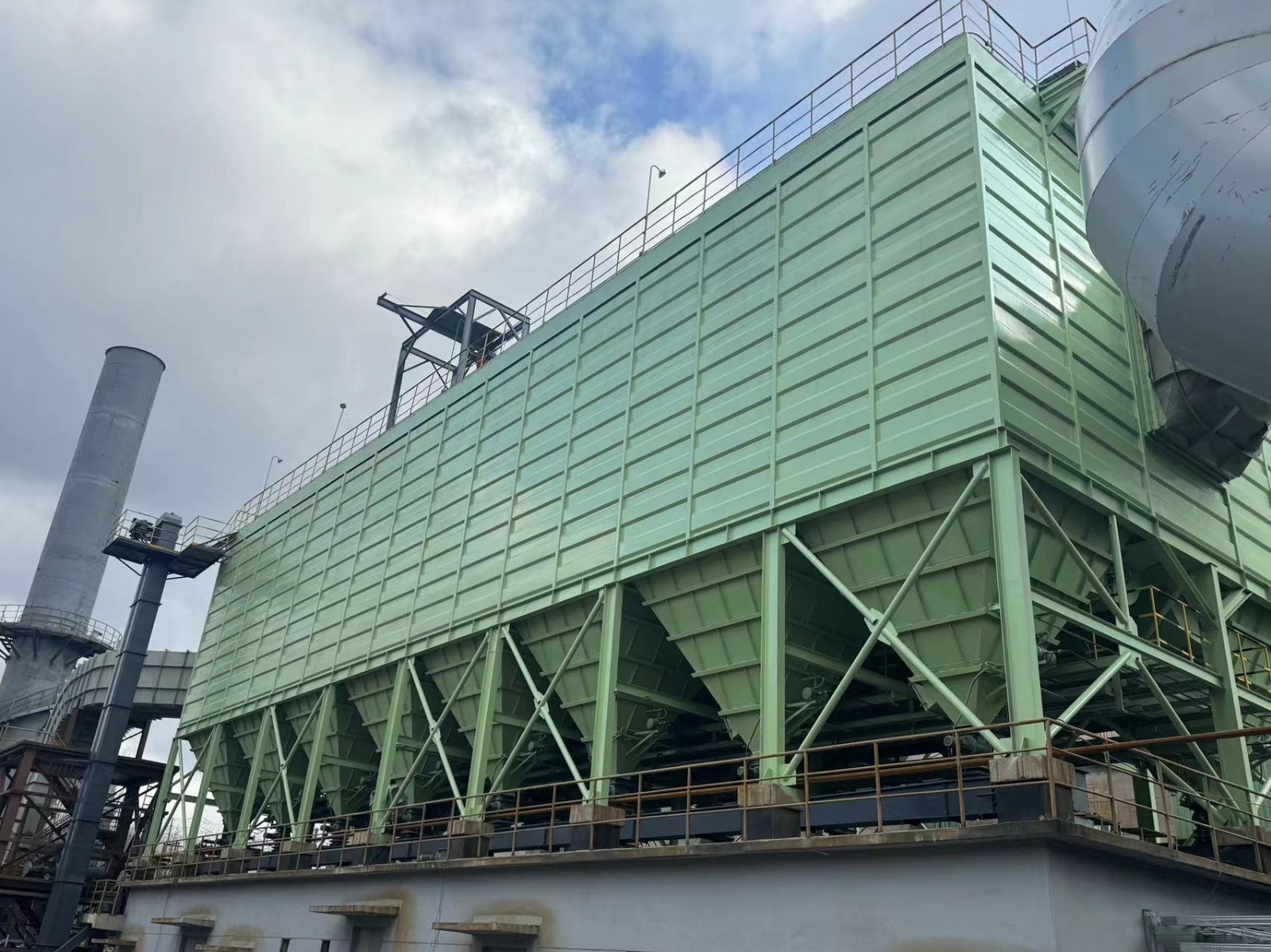 河南220噸燃煤循環(huán)流化床鍋爐除塵器