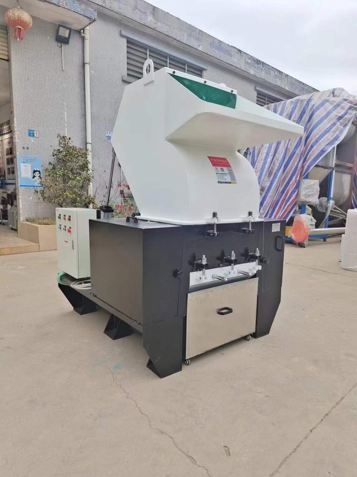 乙丙橡膠EPDM破碎機，丁苯橡膠SBR粉碎機、點風(fēng)精密