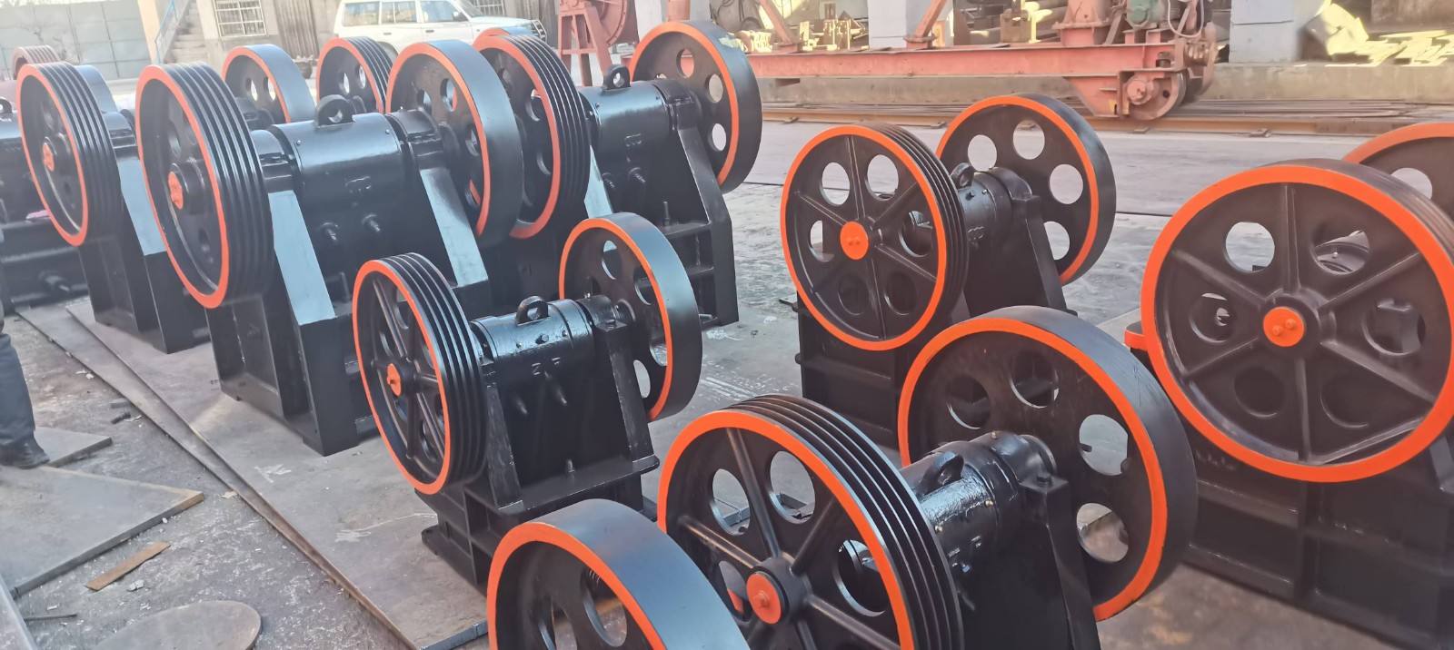 河南少林專業(yè)生產(chǎn)小型顎式破碎機(jī)  價(jià)格優(yōu)惠