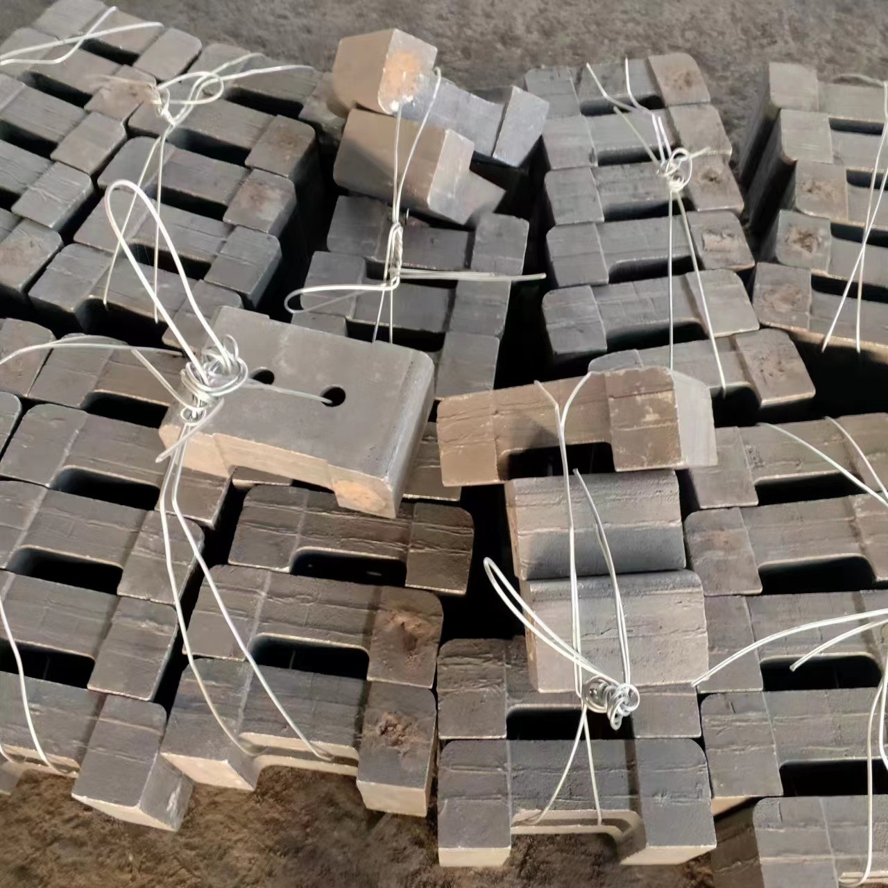 錘式破碎機(jī)配件 雙金屬耐磨復(fù)合高錳鋼錘頭 高鉻合金榔頭蓖條甩錘