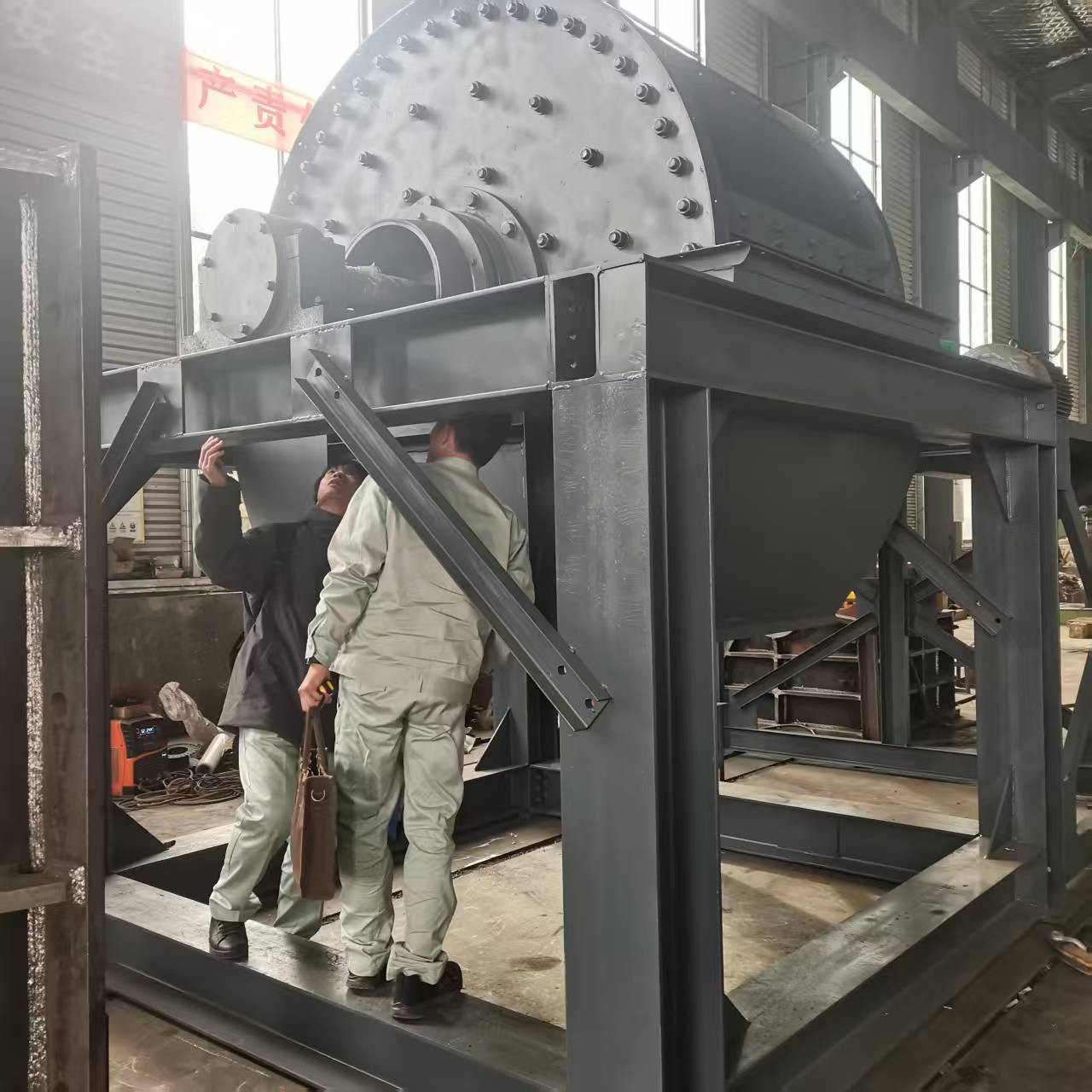 直徑2200高效帶篩球磨機(jī) 一體式研磨篩分設(shè)備