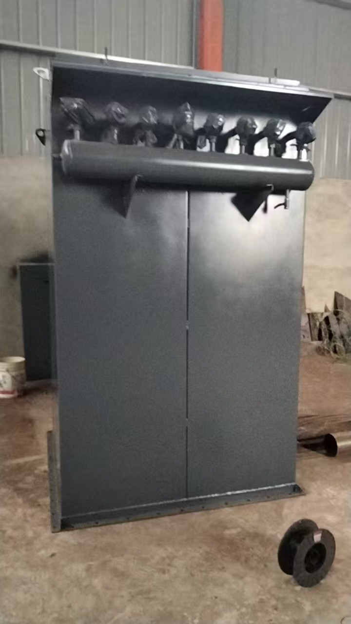 單機(jī)除塵器是根據(jù)國外引進(jìn)的除塵設(shè)備進(jìn)行改造研制成功的新穎產(chǎn)品