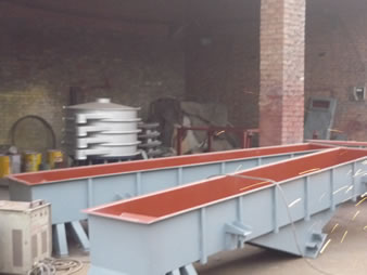 筒體內的鋼球和物料的運動狀況