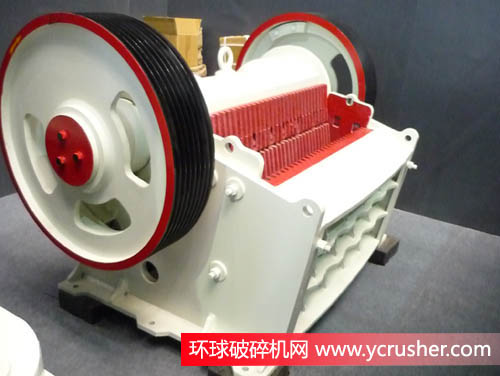 河南黎明重工科技股份有限公司參展的歐版的鄂式破碎機