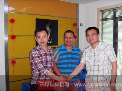 知名破碎機(jī)廠家上海魏立路橋與哥論比亞客戶簽定碎石生產(chǎn)線設(shè)備