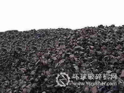 經過破碎機破碎后的廢輪胎碎片