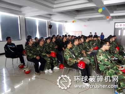 洛陽大華重機正給洛陽理工學院學生進行制度培訓