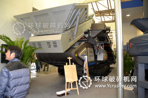 世邦機(jī)器展示的履帶式液壓移動(dòng)破碎站