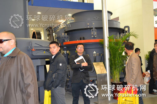 世邦機(jī)器展示的液壓圓錐破碎機(jī)設(shè)備
