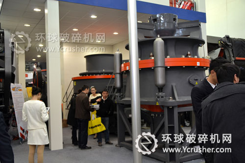 上海西芝展示的圓錐破碎機(jī)設(shè)備