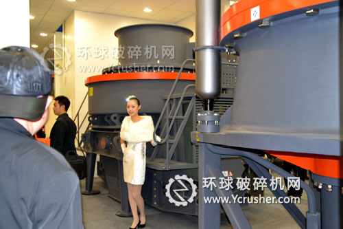 上海西芝展示的沖擊式破碎機(jī)設(shè)備