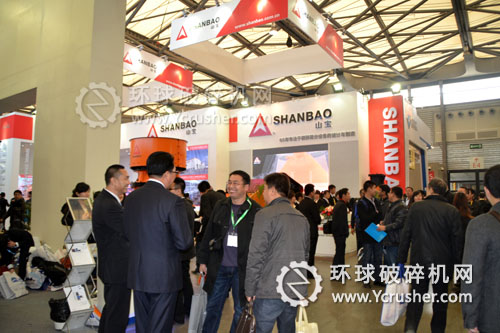 上海寶馬展山寶展位前人頭攢動