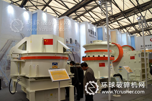 長虹路橋展示的ＣＨ-ＰＬ立軸式?jīng)_擊破碎機設(shè)備