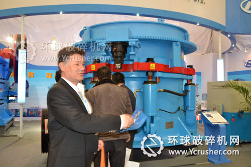 洛陽大華重機2012上海寶馬展液壓圓錐破碎機設備