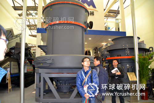 世邦機(jī)器展示的立式磨粉機(jī)設(shè)備