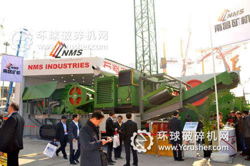 南昌礦機(jī)展示的MT系列履帶式移動(dòng)破碎篩分站