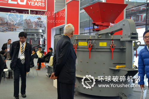 上海蓋爾特機械展示的立軸沖擊式破碎機設備