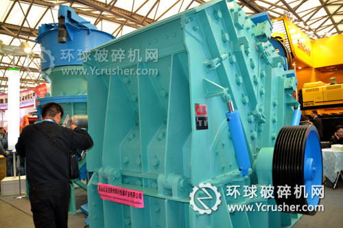 上海創(chuàng)申機械2012上海寶馬展反擊式破碎機設備