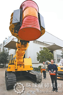 驚天液壓公司技術(shù)人員檢測“多功能遙控搬運機(jī)器人”現(xiàn)場