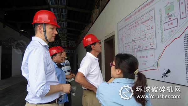 巨鑫機械向美卓礦機技術服務業(yè)務線總裁一行介紹廠房結構布局