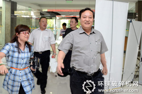 中國建筑材料聯(lián)合會建筑材料工業(yè)信息中心主任劉長發(fā)抵達酒店，明日將帶來精彩報告