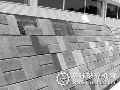 利用履帶可移動(dòng)破碎篩分機(jī)破碎的建筑垃圾生產(chǎn)出來(lái)的再生磚