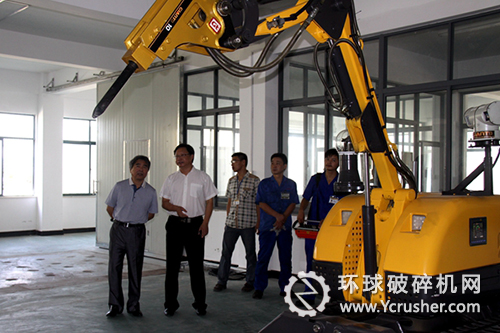 中國工程院院士譚建榮一行到驚天液壓公司參觀指導(dǎo)