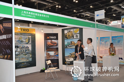 上海杰弗朗公司工作人員為客戶講解問題