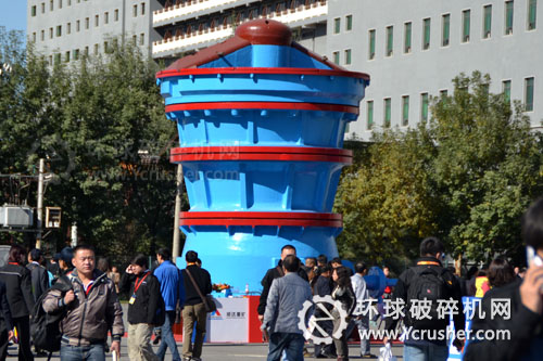 沈陽順達重型機械制造有限公司旋回式破碎機設(shè)備