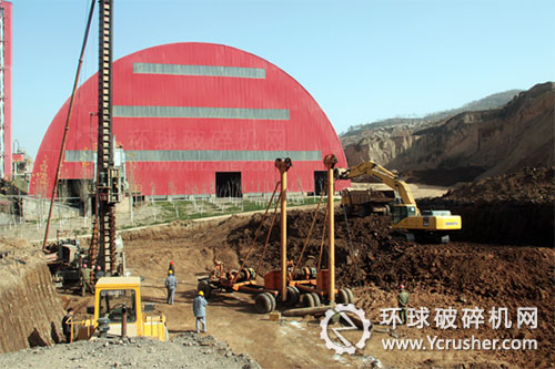 平?jīng)鍪欣幚眄?xiàng)目已全面啟動(dòng)（圖為土建工程施工現(xiàn)場(chǎng)）