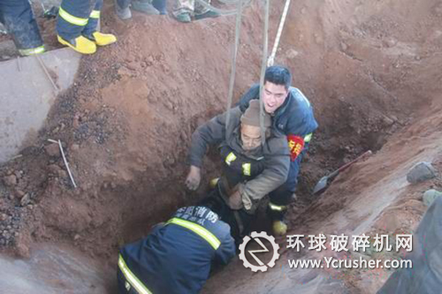 受傷老人被成功救出