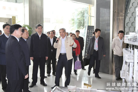 中國工程院院長周濟(jì)一行赴南方路機(jī)參觀考察