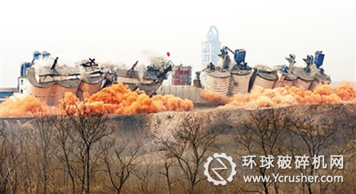 圖為集中拆除行動(dòng)現(xiàn)場(chǎng)。