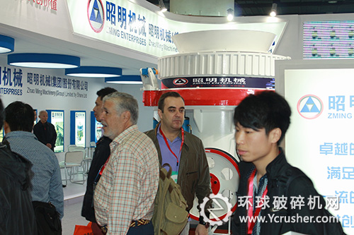 昭明機(jī)械2014年中國(guó)破碎技術(shù)與裝備展現(xiàn)場(chǎng)