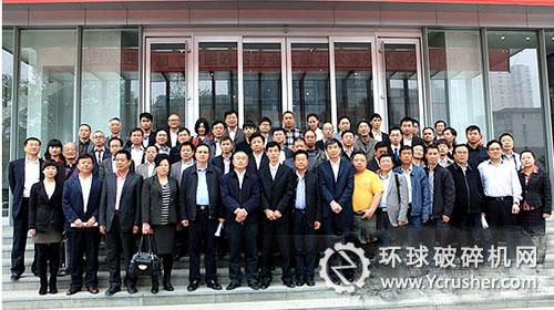 &ldquo;中國砂石協(xié)會六屆九次常務(wù)理事會&rdquo;參會人員合影