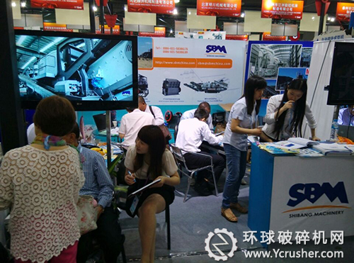 世邦展位現(xiàn)場(chǎng)忙碌的景象